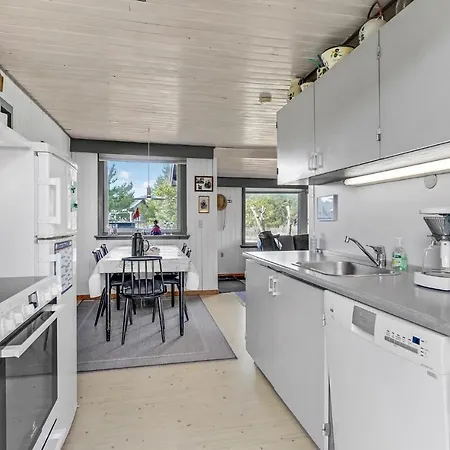 בית נופש 3 Bedroom Lovely In *